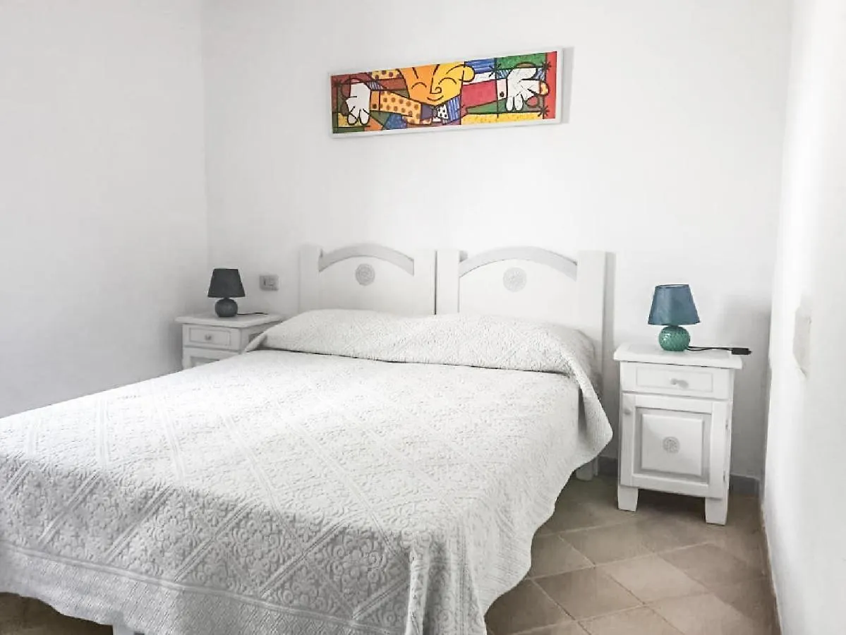Villetta 4 Stanze Da Letto, 7 Posti, Vista Mare San Teodoro  Italy